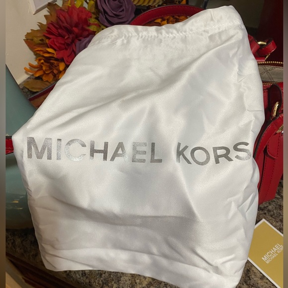 ❤️🔥MICHAEL KORS SAFFIANO LEATHER CROSSBODY/SATCHEL TOTE w/FREE DUST BAG 👜 - Picture 13 of 15